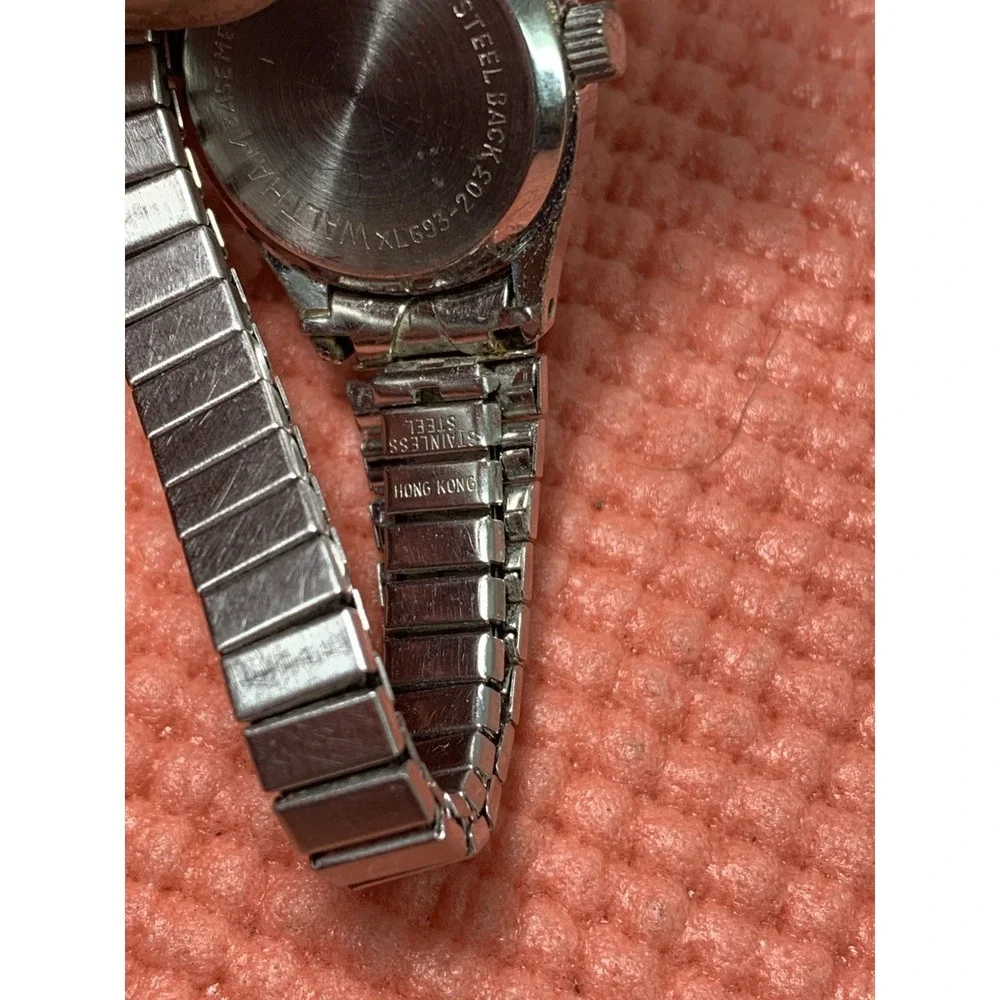 Waltham Classic Womens Watch XL693-203 Oval Silver Tone Hong Kong NEEDS BATTERY‎